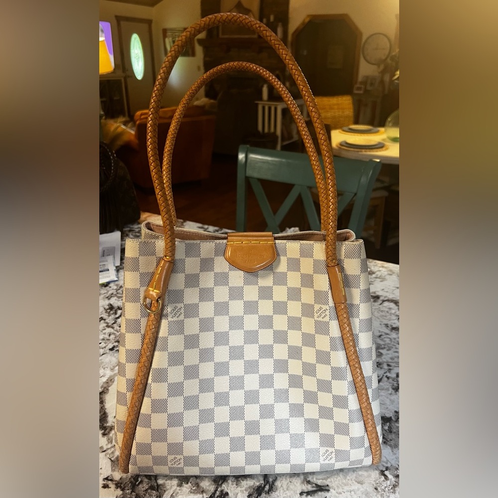 Leather shoulder bag